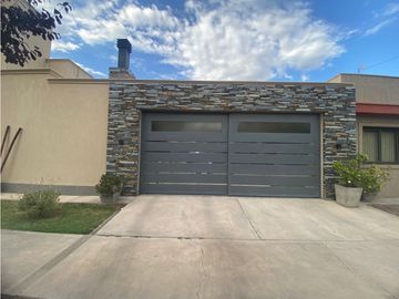 VENDO CHALET AMPLIO MODERNO EN BARRIO PRIVADO PINAR DEL SOL VI MAIPU