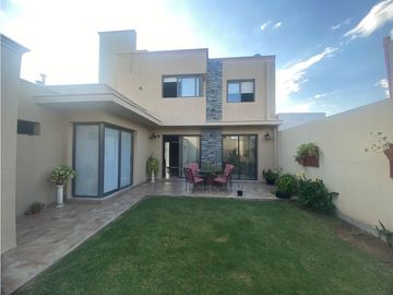 VENDO CHALET AMPLIO MODERNO EN BARRIO PRIVADO PINAR DEL SOL VI MAIPU