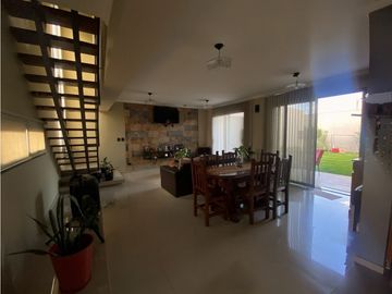 VENDO CHALET AMPLIO MODERNO EN BARRIO PRIVADO PINAR DEL SOL VI MAIPU