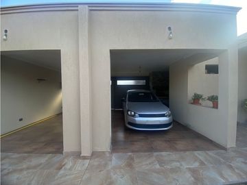 VENDO CHALET AMPLIO MODERNO EN BARRIO PRIVADO PINAR DEL SOL VI MAIPU