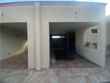 VENDO CHALET AMPLIO MODERNO EN BARRIO PRIVADO PINAR DEL SOL VI MAIPU