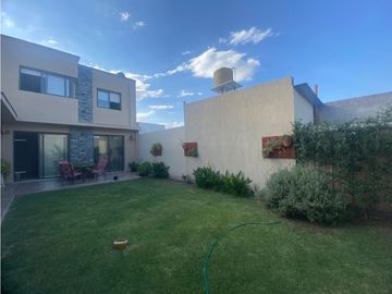 VENDO CHALET AMPLIO MODERNO EN BARRIO PRIVADO PINAR DEL SOL VI MAIPU