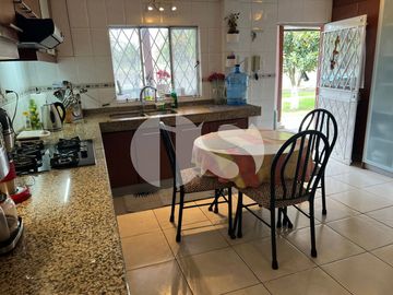 CASA EN VENTA CON AMPLIO TERRENO SECTOR DEAN BAJO