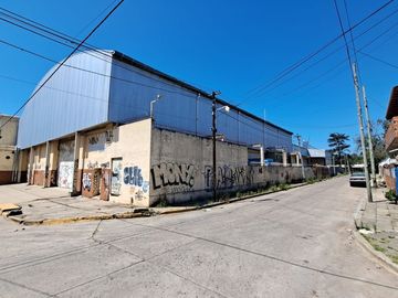 VENTA NAVE INDUSTRIAL MERLO OFIC SALIDA A 3 CALLES