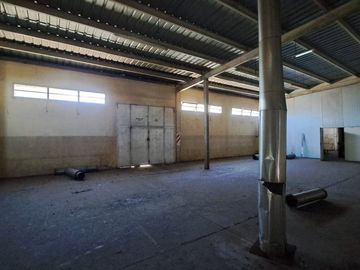 VENTA NAVE INDUSTRIAL MERLO OFIC SALIDA A 3 CALLES