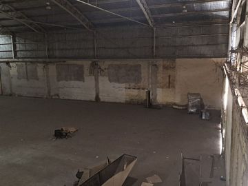VENTA NAVE INDUSTRIAL MERLO OFIC SALIDA A 3 CALLES