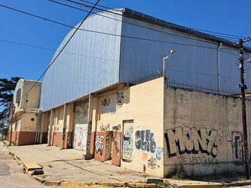 VENTA NAVE INDUSTRIAL MERLO OFIC SALIDA A 3 CALLES