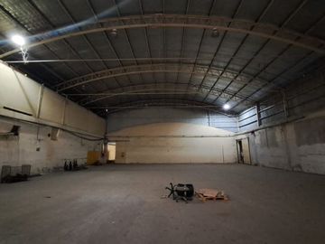 VENTA NAVE INDUSTRIAL MERLO OFIC SALIDA A 3 CALLES