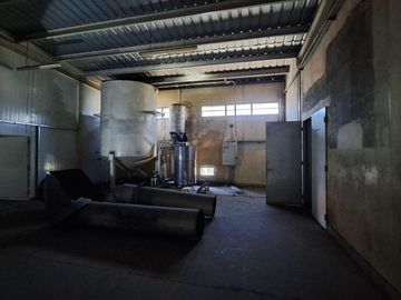 VENTA NAVE INDUSTRIAL MERLO OFIC SALIDA A 3 CALLES