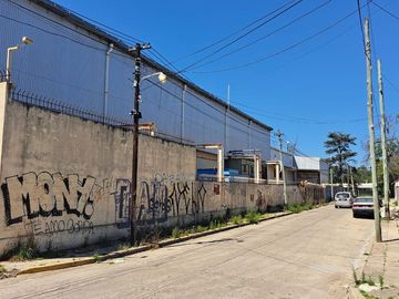 VENTA NAVE INDUSTRIAL MERLO OFIC SALIDA A 3 CALLES