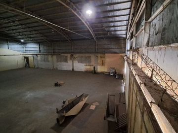 VENTA NAVE INDUSTRIAL MERLO OFIC SALIDA A 3 CALLES