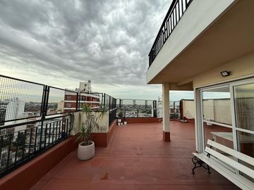 Departamento semipiso cuatro ambientes a la venta en Avellaneda Centro