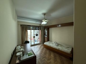 Departamento semipiso cuatro ambientes a la venta en Avellaneda Centro