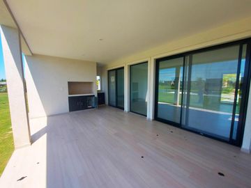 Casa en venta - 4 Dormitorios 4 Baños - 1.020Mts2 - Escobar