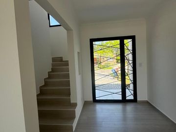 Casa en venta - 4 Dormitorios 4 Baños - 1.020Mts2 - Escobar