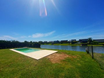 Casa en venta - 4 Dormitorios 4 Baños - 1.020Mts2 - Escobar