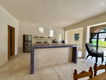 SE VENDE TERRENO EN RAUDALES, Q. ROO, CON BELLA CASA A ORILLA DEL LAGO