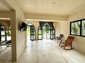 SE VENDE TERRENO EN RAUDALES, Q. ROO, CON BELLA CASA A ORILLA DEL LAGO