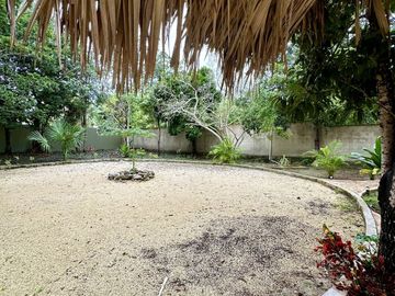 SE VENDE TERRENO EN RAUDALES, Q. ROO, CON BELLA CASA A ORILLA DEL LAGO