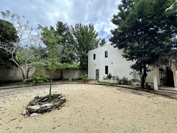 SE VENDE TERRENO EN RAUDALES, Q. ROO, CON BELLA CASA A ORILLA DEL LAGO