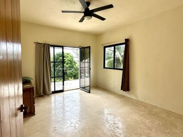 SE VENDE TERRENO EN RAUDALES, Q. ROO, CON BELLA CASA A ORILLA DEL LAGO