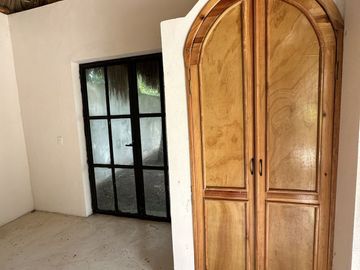 SE VENDE TERRENO EN RAUDALES, Q. ROO, CON BELLA CASA A ORILLA DEL LAGO