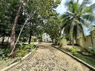 SE VENDE TERRENO EN RAUDALES, Q. ROO, CON BELLA CASA A ORILLA DEL LAGO