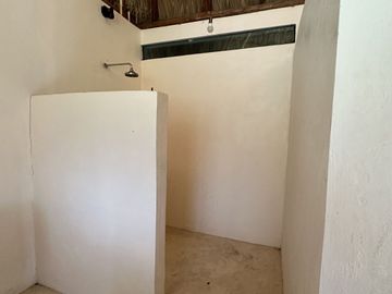 SE VENDE TERRENO EN RAUDALES, Q. ROO, CON BELLA CASA A ORILLA DEL LAGO