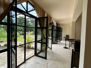SE VENDE TERRENO EN RAUDALES, Q. ROO, CON BELLA CASA A ORILLA DEL LAGO