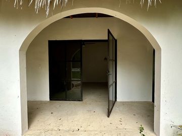 SE VENDE TERRENO EN RAUDALES, Q. ROO, CON BELLA CASA A ORILLA DEL LAGO