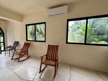 SE VENDE TERRENO EN RAUDALES, Q. ROO, CON BELLA CASA A ORILLA DEL LAGO