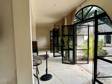 SE VENDE TERRENO EN RAUDALES, Q. ROO, CON BELLA CASA A ORILLA DEL LAGO