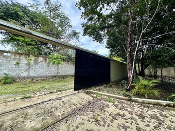 SE VENDE TERRENO EN RAUDALES, Q. ROO, CON BELLA CASA A ORILLA DEL LAGO