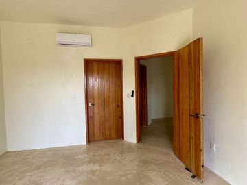 SE VENDE TERRENO EN RAUDALES, Q. ROO, CON BELLA CASA A ORILLA DEL LAGO