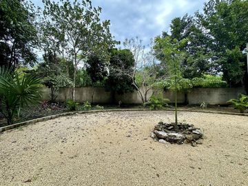 SE VENDE TERRENO EN RAUDALES, Q. ROO, CON BELLA CASA A ORILLA DEL LAGO