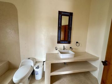 SE VENDE TERRENO EN RAUDALES, Q. ROO, CON BELLA CASA A ORILLA DEL LAGO