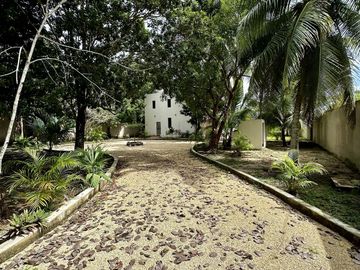 SE VENDE TERRENO EN RAUDALES, Q. ROO, CON BELLA CASA A ORILLA DEL LAGO