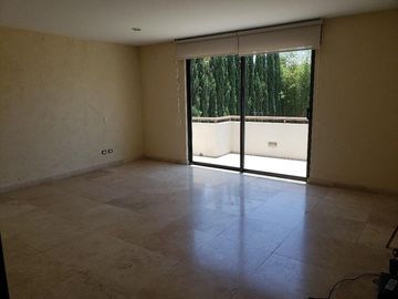 Venta casa con amplio jardín, Fracc Senda del Sol. Zerezotla