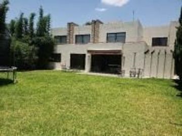 Venta casa con amplio jardín, Fracc Senda del Sol. Zerezotla