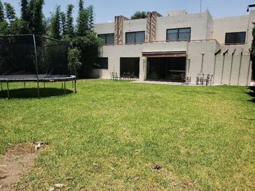 Venta casa con amplio jardín, Fracc Senda del Sol. Zerezotla