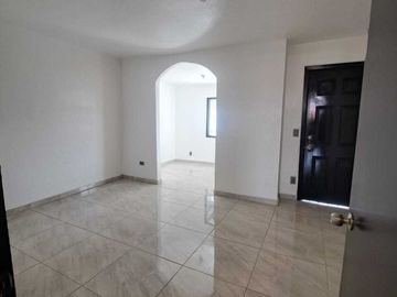 Casa en Venta Recién REMODELADA, Colinas de California