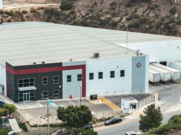 NAVE INDUSTRIAL EN RENTA EN PACIFICO 95,470 sq ft.