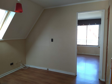 Se vende casa de dos pisos en Condominio en Tte Serrano