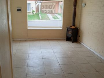 Se vende casa de dos pisos en Condominio en Tte Serrano