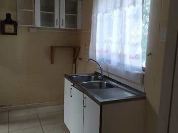 Se vende casa de dos pisos en Condominio en Tte Serrano