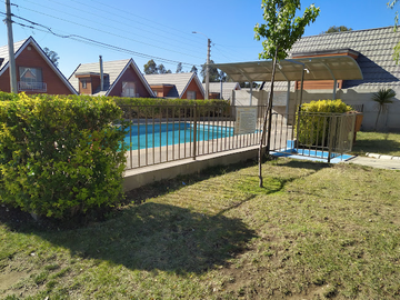 Se vende casa de dos pisos en Condominio en Tte Serrano