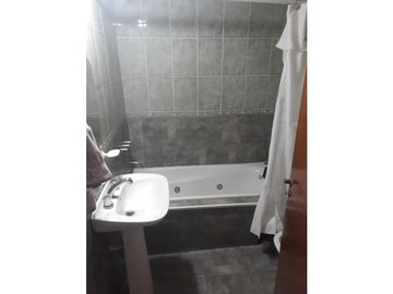 Casa 5 Ambientes en 2 plantas Vende-permuta-Ituzaingo Norte