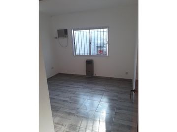 Casa 5 Ambientes en 2 plantas Vende-permuta-Ituzaingo Norte