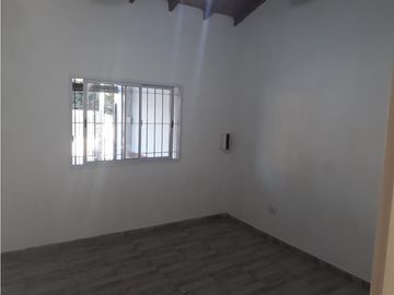 Casa 5 Ambientes en 2 plantas Vende-permuta-Ituzaingo Norte