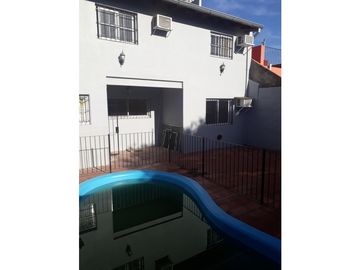 Casa 5 Ambientes en 2 plantas Vende-permuta-Ituzaingo Norte
